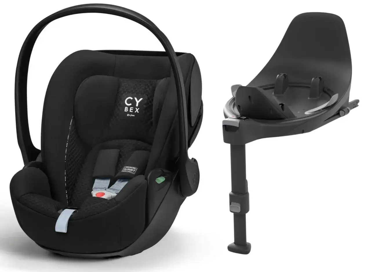 Czarny fotelik samochodowy Cybex Cloud T z bazą Isofix. Czy baza Isofix pasuje do każdego fotelika? Nie, ta jest dedykowana.