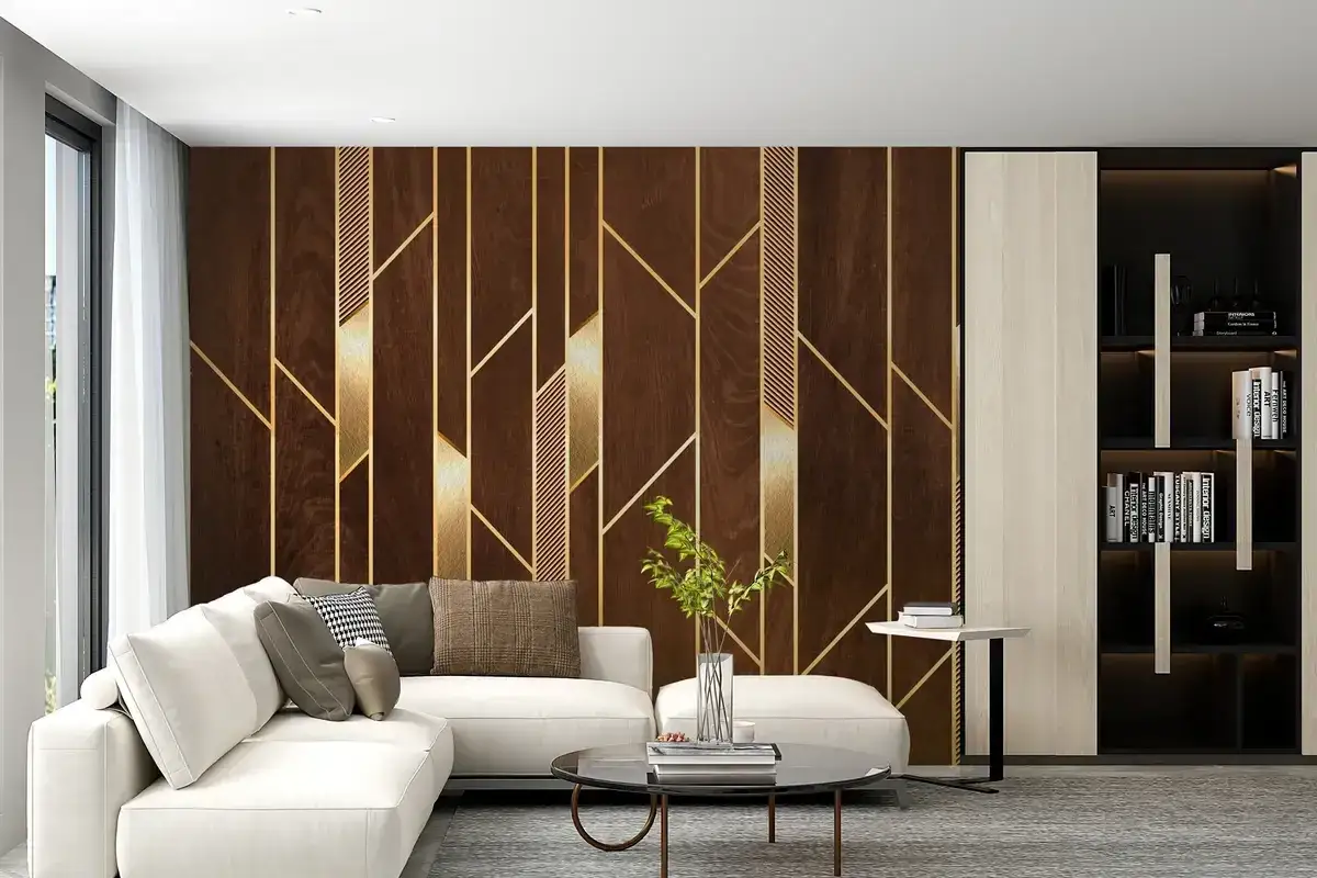 Moderne wand design ideen mit dunklem Holz und goldenen geometrischen Linien. Ein weißes Ecksofa und ein Bücherregal vervollständigen den eleganten Look.