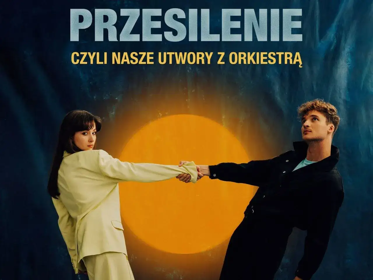 Para złączonych dłoni na tle słońca i kosmosu. Zapowiedź koncertów 