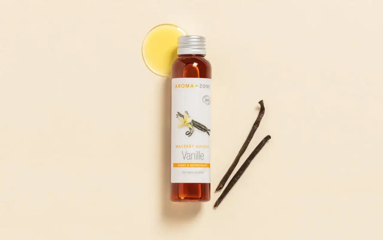 Flacon d'huile de vanille Aroma-Zone, avec des gousses de vanille et une goutte d'huile dor&eacute;e.