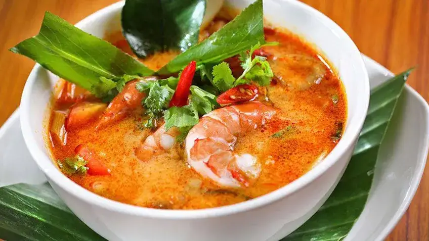 Zupy świata: tajska tom yum, włoska minestrone, meksykańska