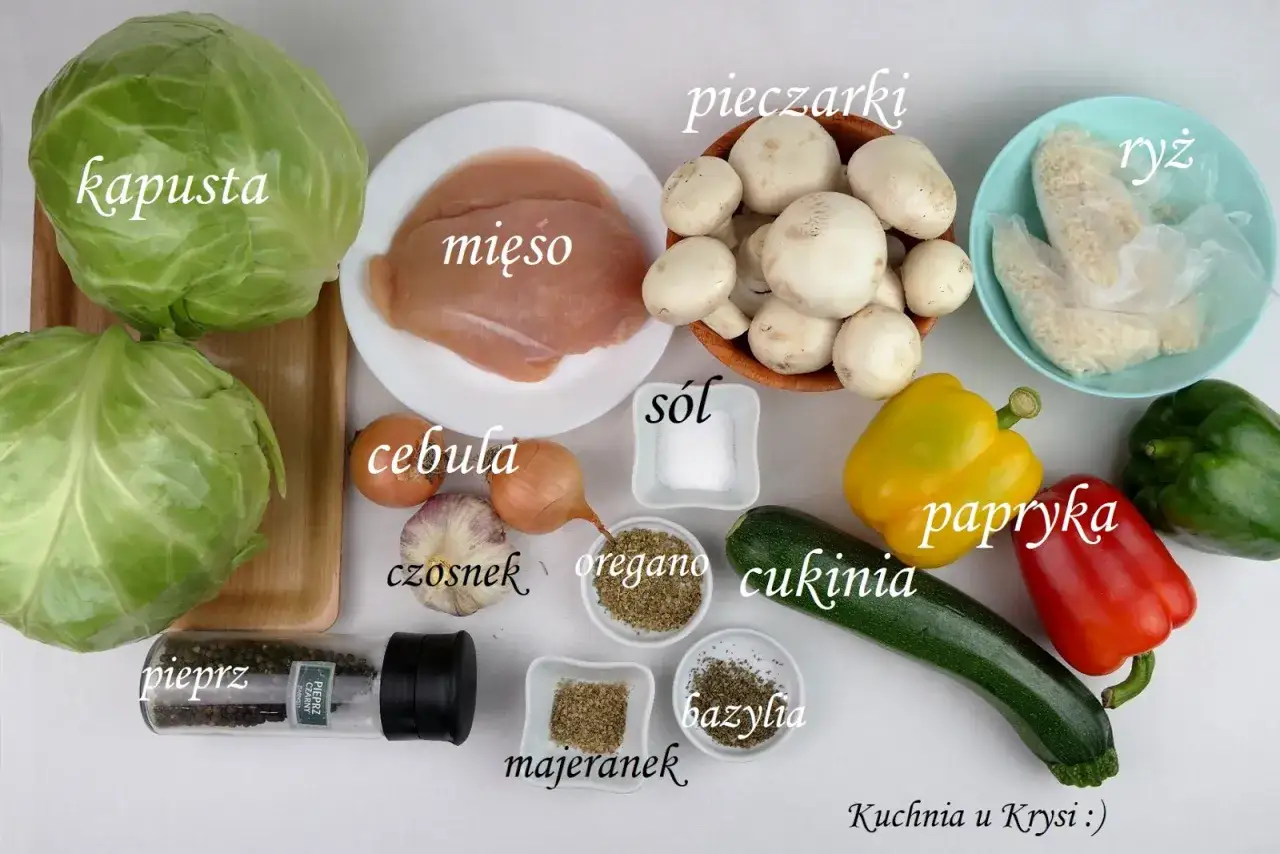 Składniki na gołąbki: kapusta, mięso, ryż, cebula, czosnek, pieczarki, papryka, cukinia. Jakie przyprawy do gołąbków? Majeranek, bazylia, oregano, pieprz, sól.