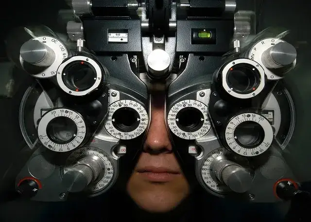 sprzęt do badania wzroku optometrysta