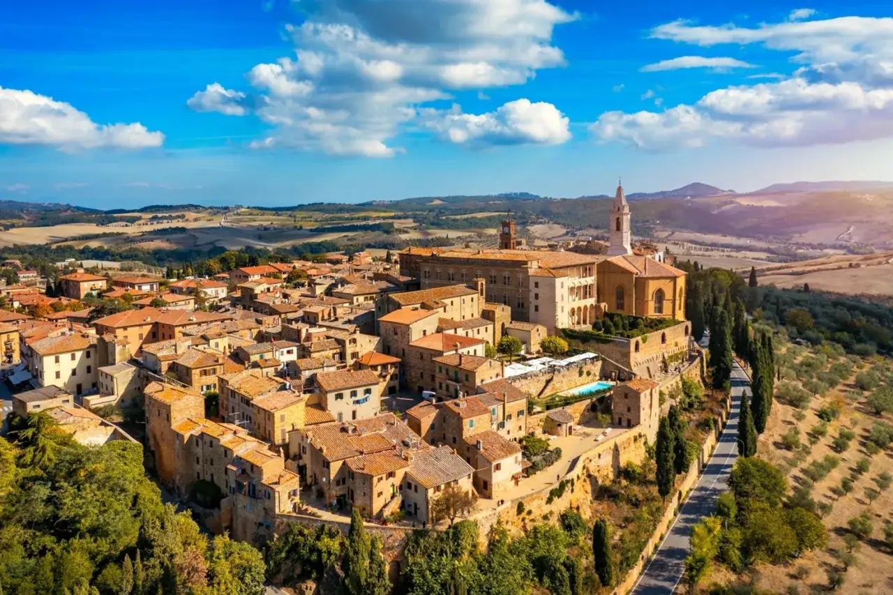 Borgo medievale toscano, ideale tra i paesi da visitare vicino Chianciano Terme per un weekend di storia e panorami mozzafiato.