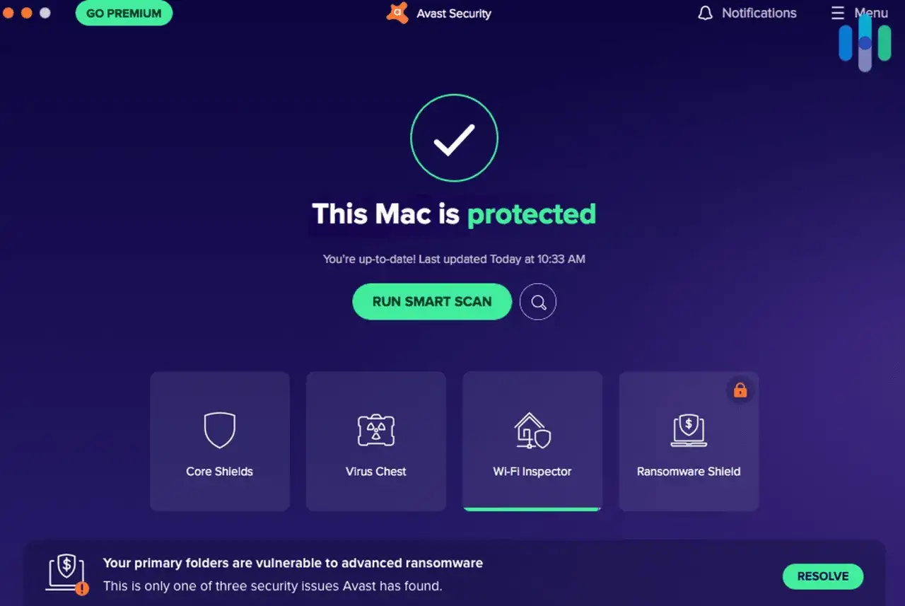 Interfejs Avast Security informuje, że Mac jest chroniony. Widoczne są moduły: Core Shields, Virus Chest, Wi-Fi Inspector, Ransomware Shield, kluczowe dla **cybersecurity**.