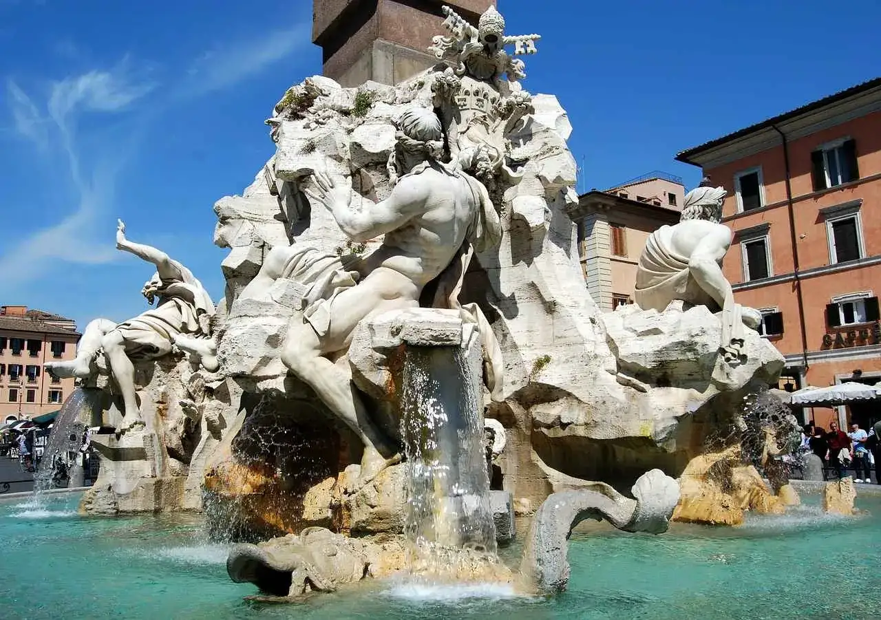 Fontana dei Quattro Fiumi a Piazza Navona, capolavoro barocco con statue che sembrano prendere vita.