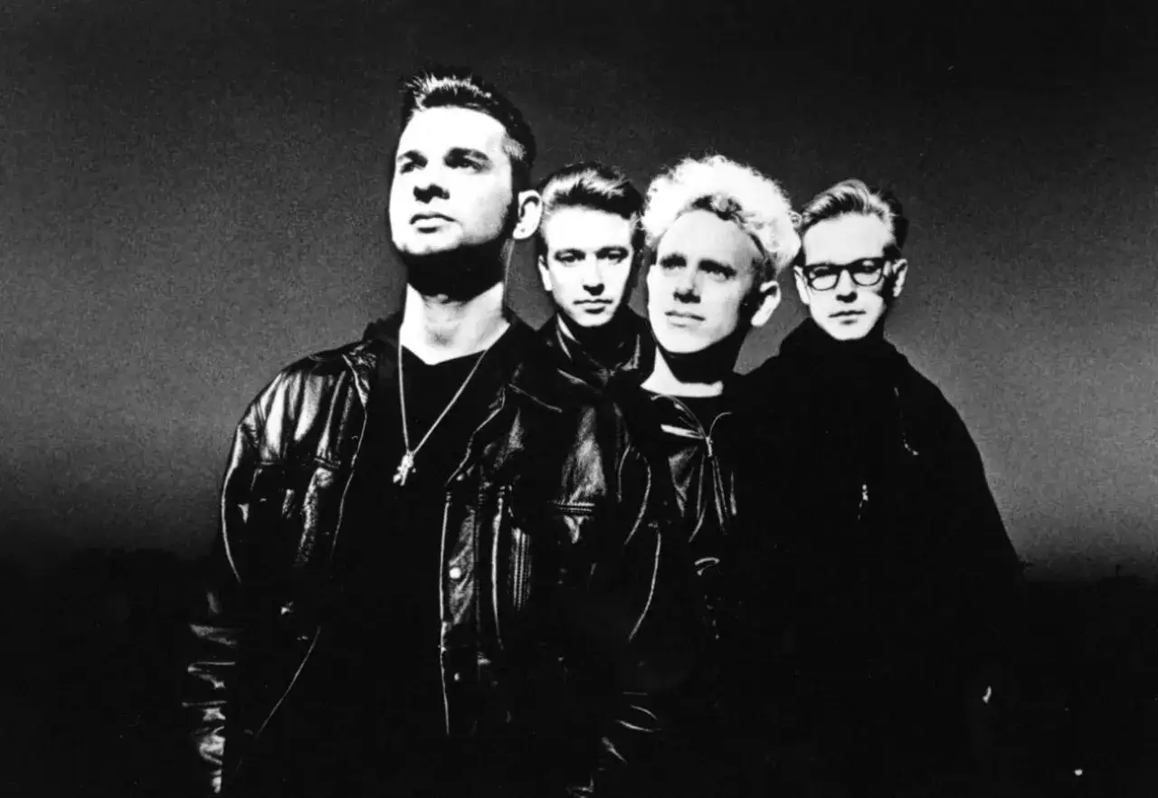 Cuatro hombres con chaquetas de cuero, un ícono del new wave 80.