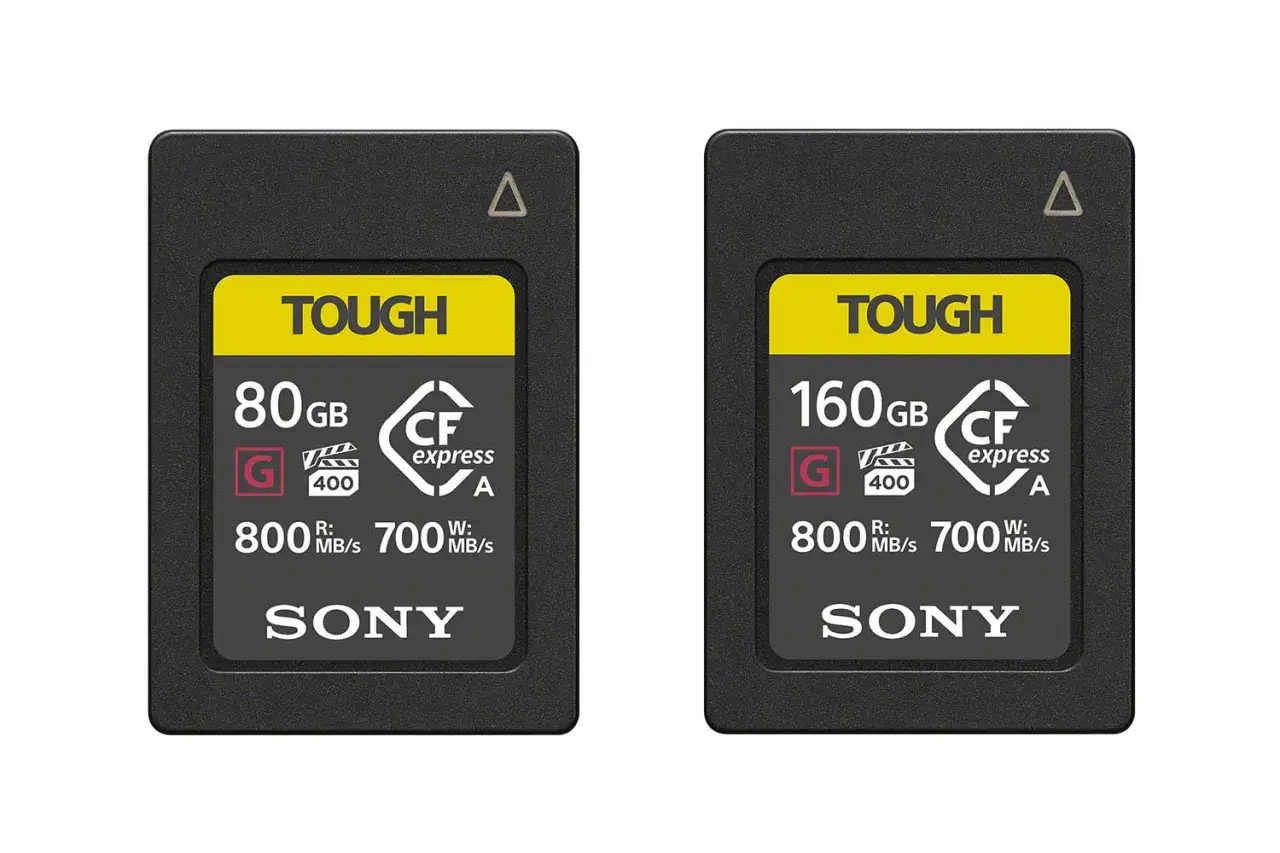 Dwie karty pamięci Sony CFexpress Type A: 80 GB i 160 GB, obie