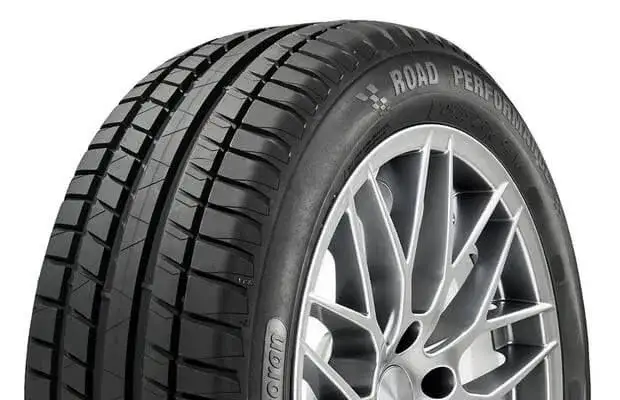 opona samochodowa z wyraźnie zaznaczonym kodem rozmiaru 205/55 R16 91V