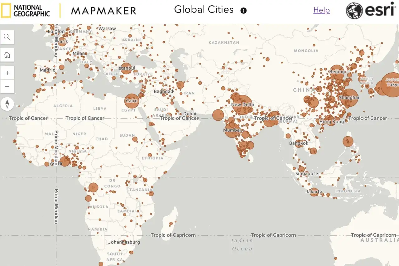 Mappa del mondo con cerchi che indicano le città più popolose. Si vedono Europa, Africa e Asia, con concentrazioni di cerchi in India e Cina, suggerendo la citta piu popolata al mondo.