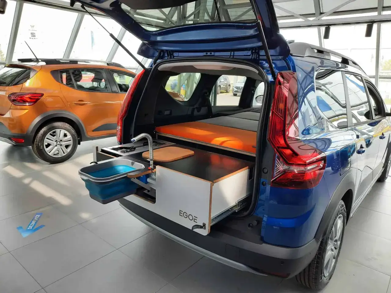 Dacia Jogger Camper z wysuwanym modułem kuchennym i łóżkiem. Idealny na spontaniczne wypady.