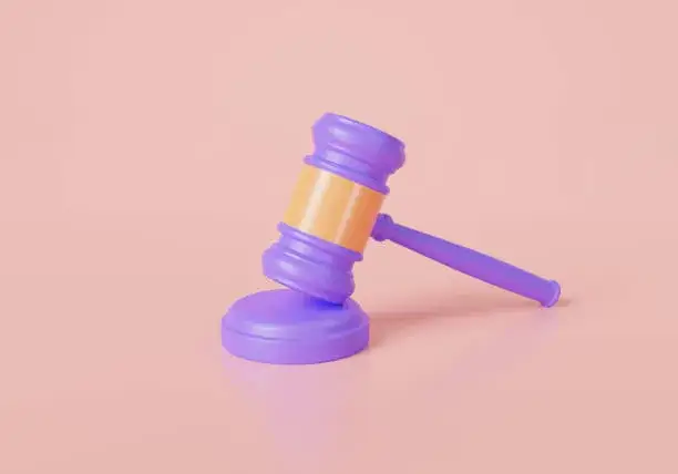 symbole prawa toga młotek