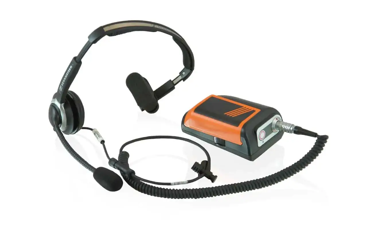 Headset und Sender f&uuml;r belegloses kommissionieren. Effiziente Logistik mit moderner Technik.