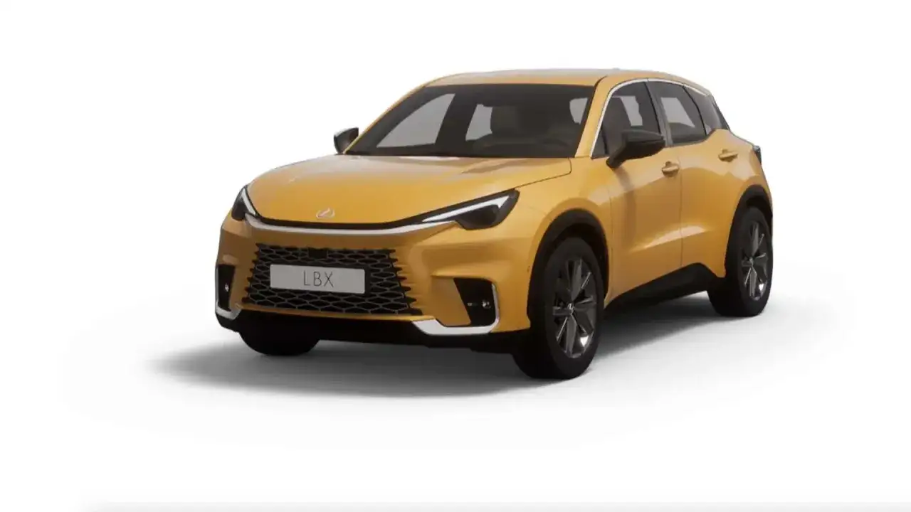 El Lexus LBX, un SUV compacto amarillo vibrante, se presenta con un dise&ntilde;o moderno y elegante.