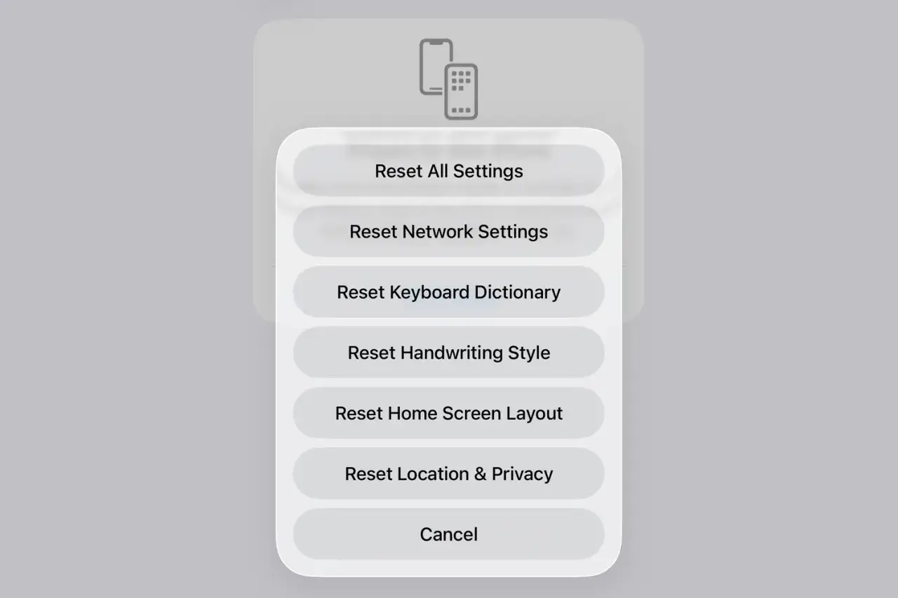 Menu opcji resetowania iPhone'a: zresetuj wszystkie ustawienia, sieć, słownik klawiatury, układ ekranu głównego, lokalizację i prywatność lub anuluj.