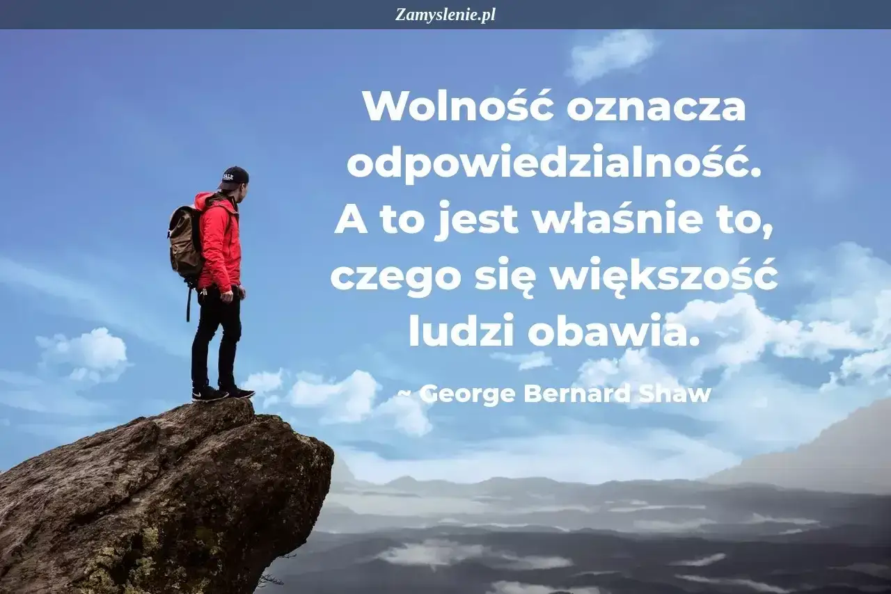 Mężczyzna z plecakiem na szczycie góry, symbolizujący wolność i odpowiedzialność.