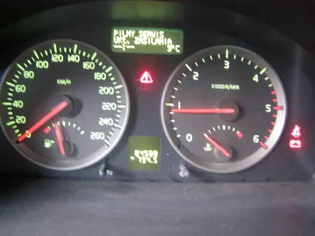 Volvo V50 kontrolka akumulatora deska rozdzielcza