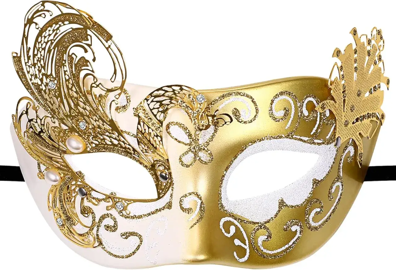 M&aacute;scara dorada y blanca con detalles de pedrer&iacute;a y perlas, perfecta para una tem&aacute;tica fiesta de mascaras.