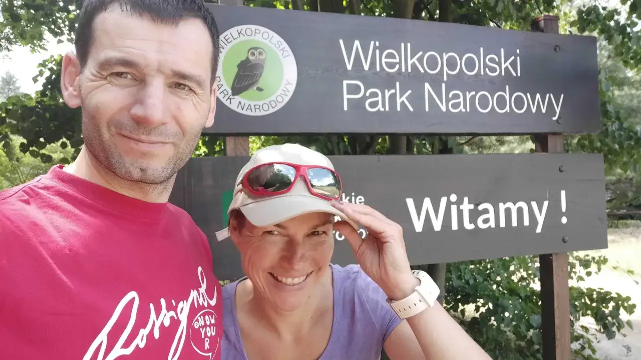 rodzina w wielkopolskim parku narodowym