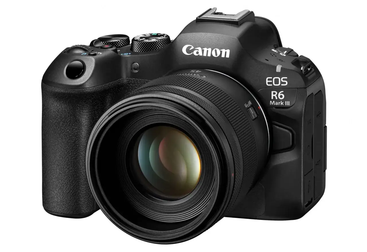 La Canon R6 Mark III, con il suo obiettivo, &egrave; pronta a catturare ogni momento con dettagli incredibili.