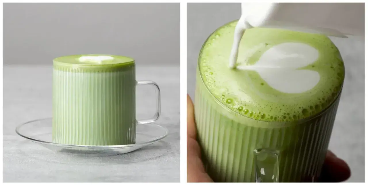 Jak zrobic herbate matcha? Zielony napój z pianką w kształcie serca w szklance.