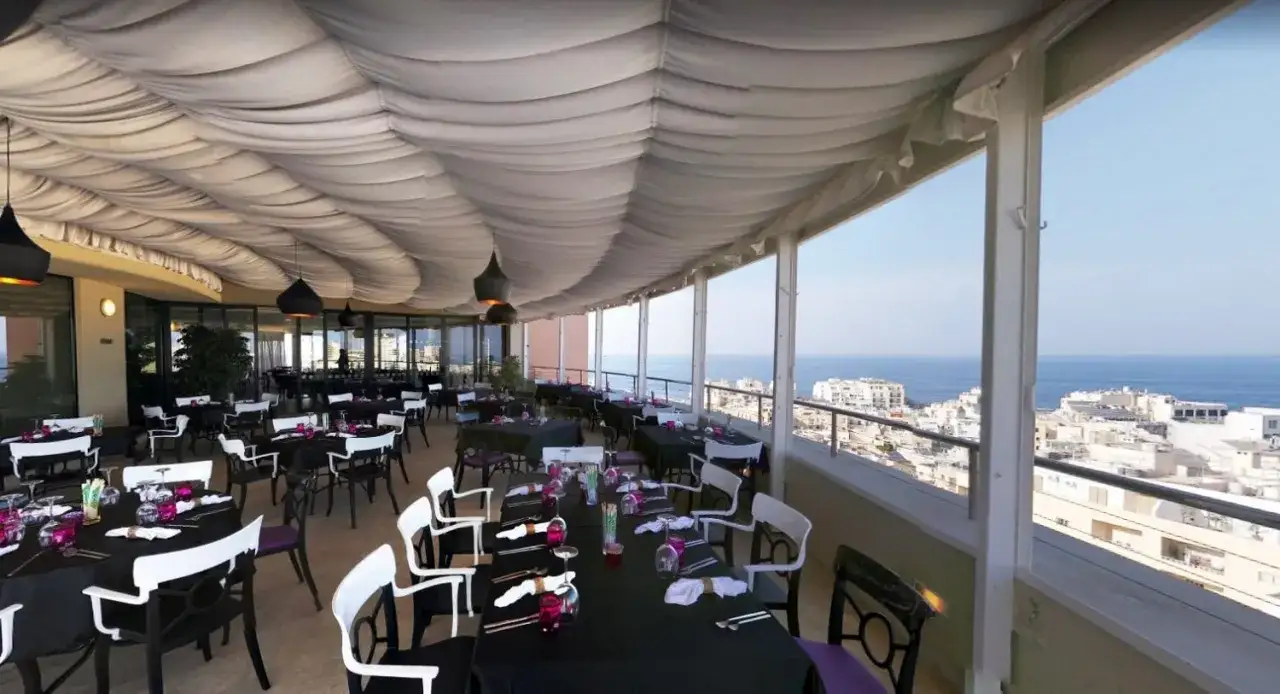 Restauracja na Malcie widok na morze