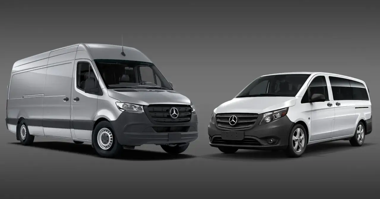 Dwa samochody dostawcze marki Mercedes: srebrny Sprinter i biały Vito.
