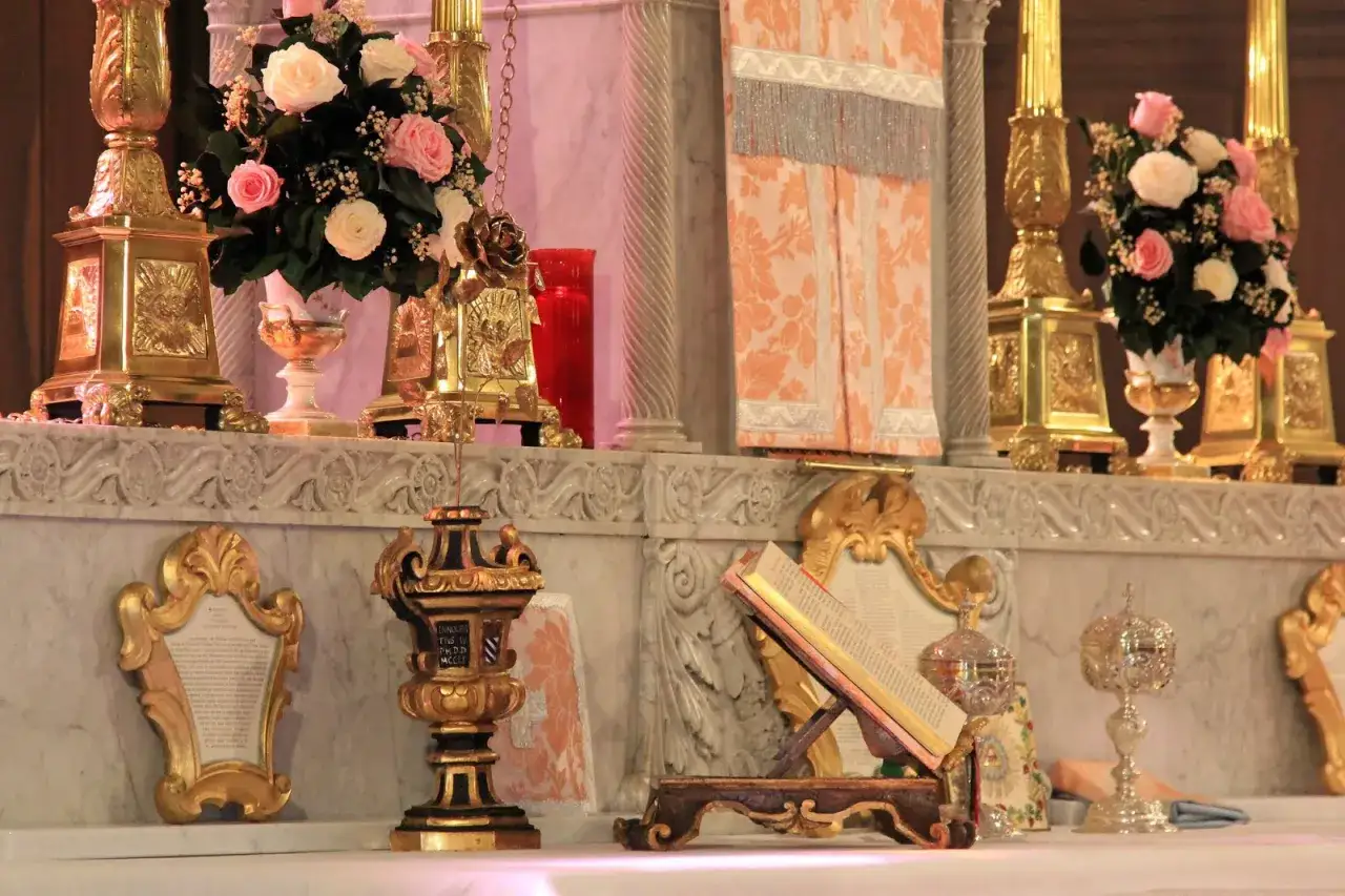 Altar decorated with flowers and ornate gold pieces for the fourth Sunday of Lent.
