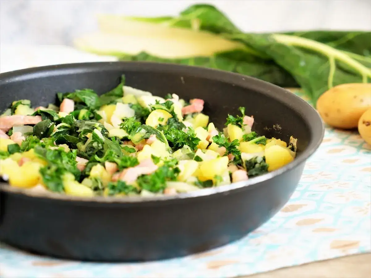 Po&ecirc;l&eacute;e de pommes de terre et blettes, un plat simple et savoureux.