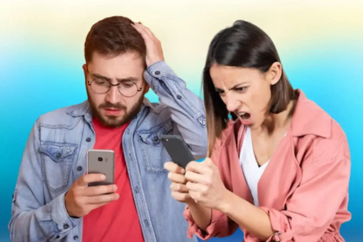 Pareja frustrada con sus tel&eacute;fonos, quiz&aacute;s discutiendo sobre sus relaciones parasociales y la informaci&oacute;n que consumen en l&iacute;nea.