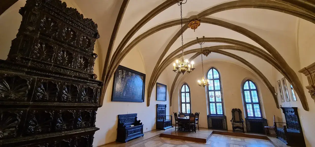 Wnętrze Ratusza we Wrocławiu zachwyca bogactwem detali. Zwiedzanie tego miejsca to podróż w przeszłość.