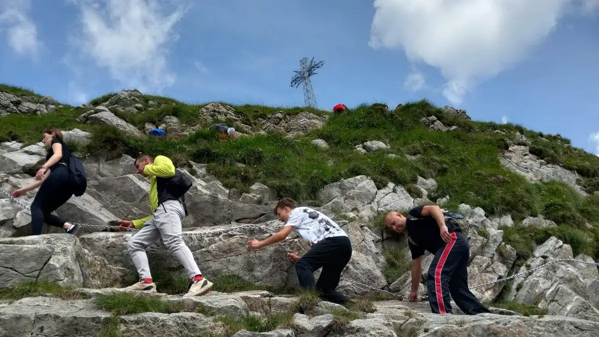 łańcuchy na szlaku na Giewont w Tatrach