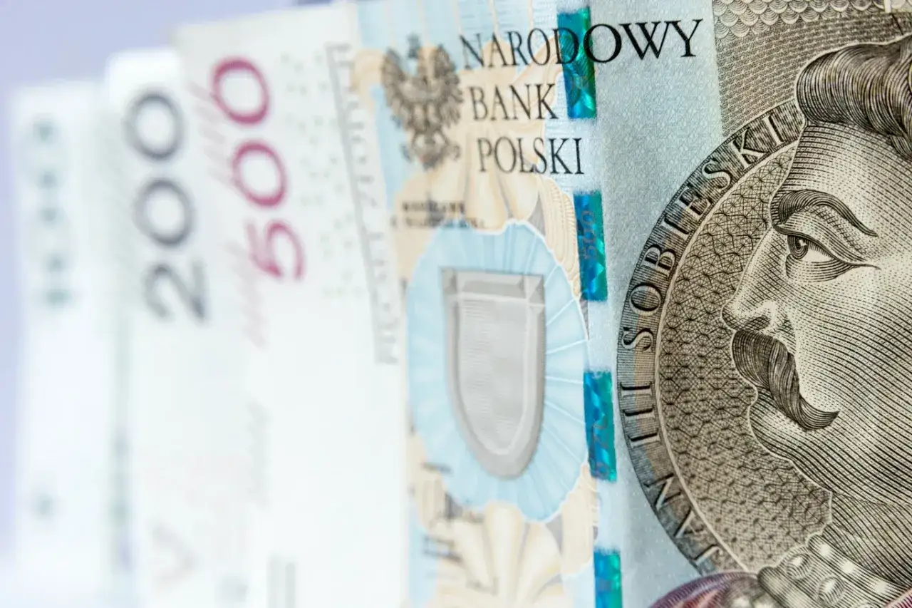 Polskie banknoty 200 i 500 zł. Kto otrzyma świadczenie wspierające? Zbliżenie na portret Jana III Sobieskiego.