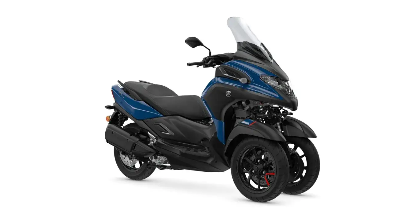 Niebieski skuter Yamaha Tricity 300 z trzema kołami. Sprawdź aktualną yamaha tricity 300 cena.