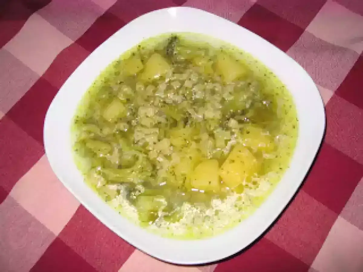 Minestra broccoletti e patate piatto pronto