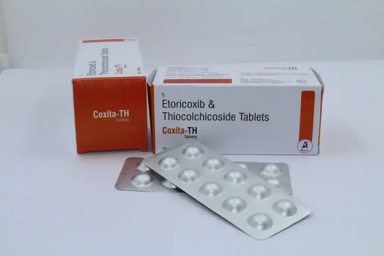 Opakowania leku Coxita-TH z tabletkami. Coxitex 60 mg pomaga w łagodzeniu bólu i stanów zapalnych.