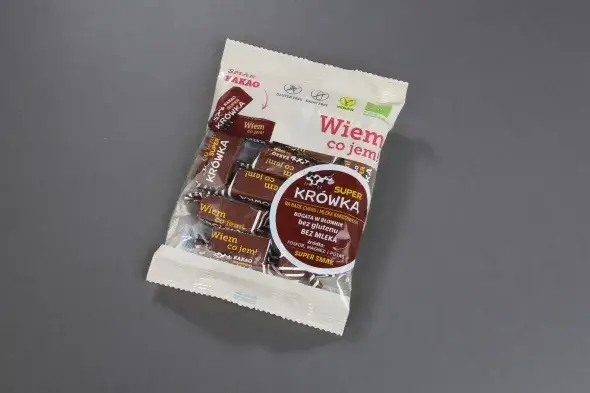 Zdjęcie Ile kcal ma kr&oacute;wka? Zaskakujące fakty o kaloryczności tego cukierka