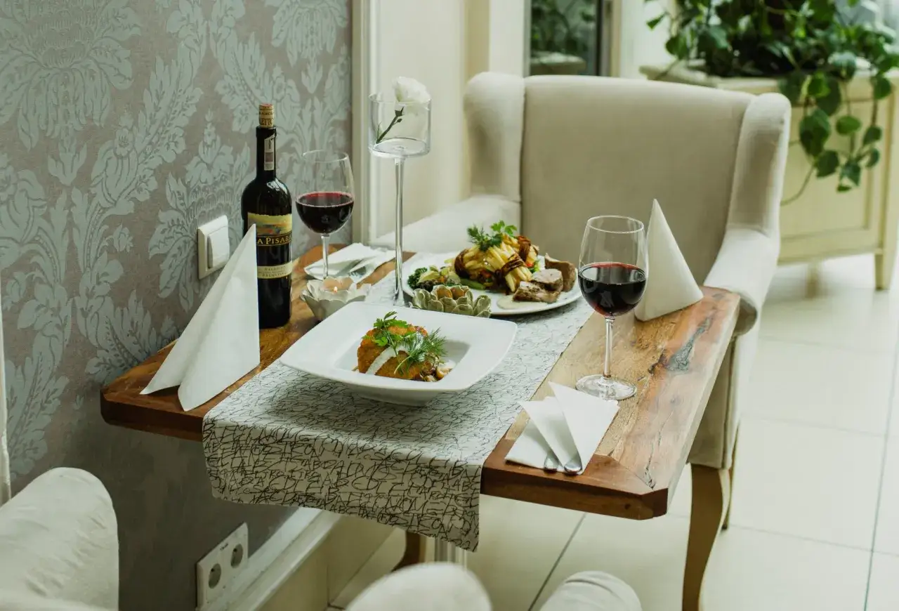 Romantyczna kolacja Opole restauracja wnętrze