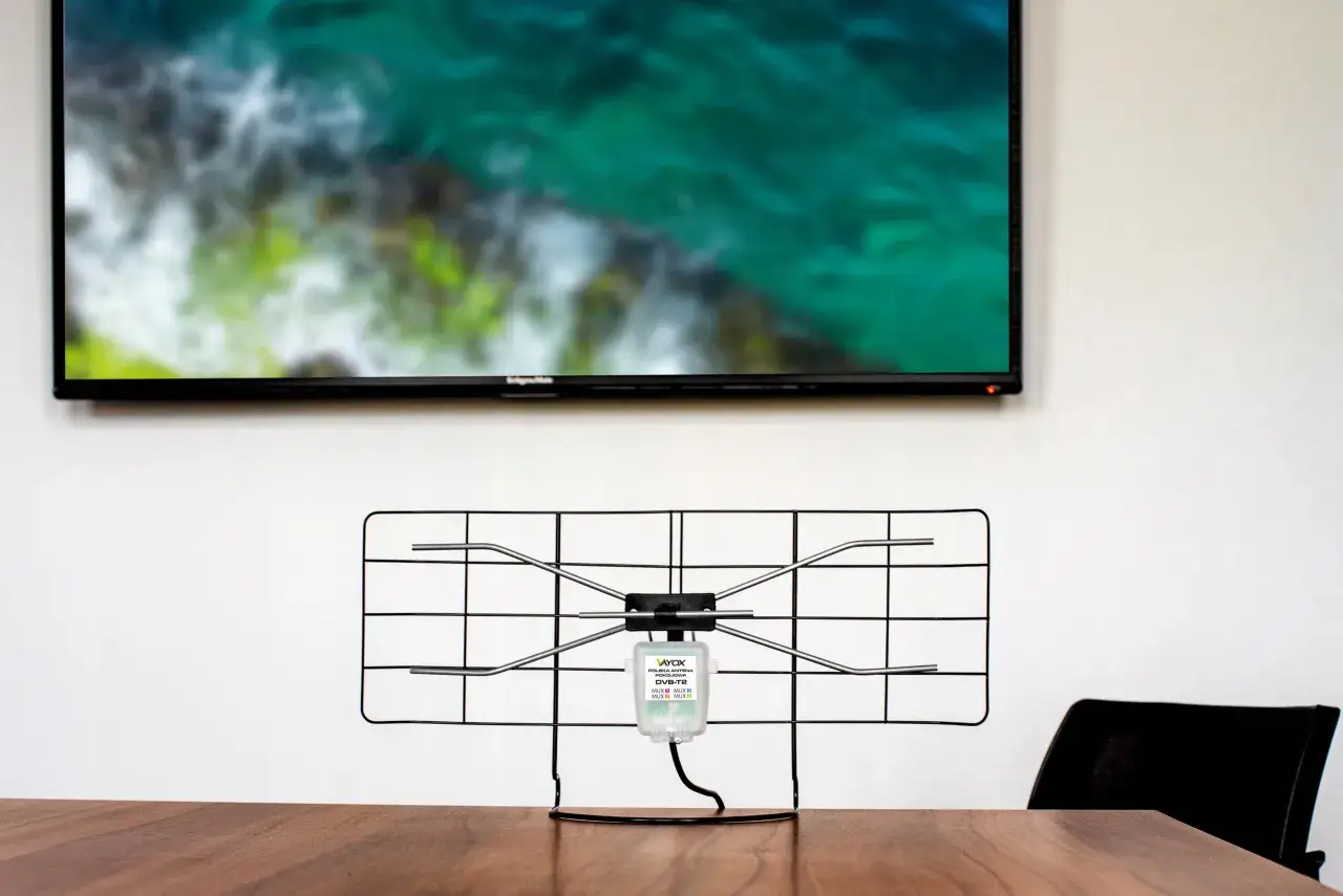 Antena DVB-T2 pikseloza ekran telewizora