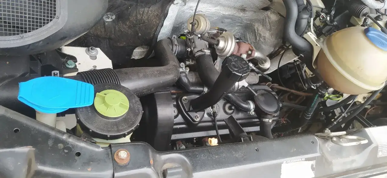 Silnik 1.9 TDI w komorze VW T4