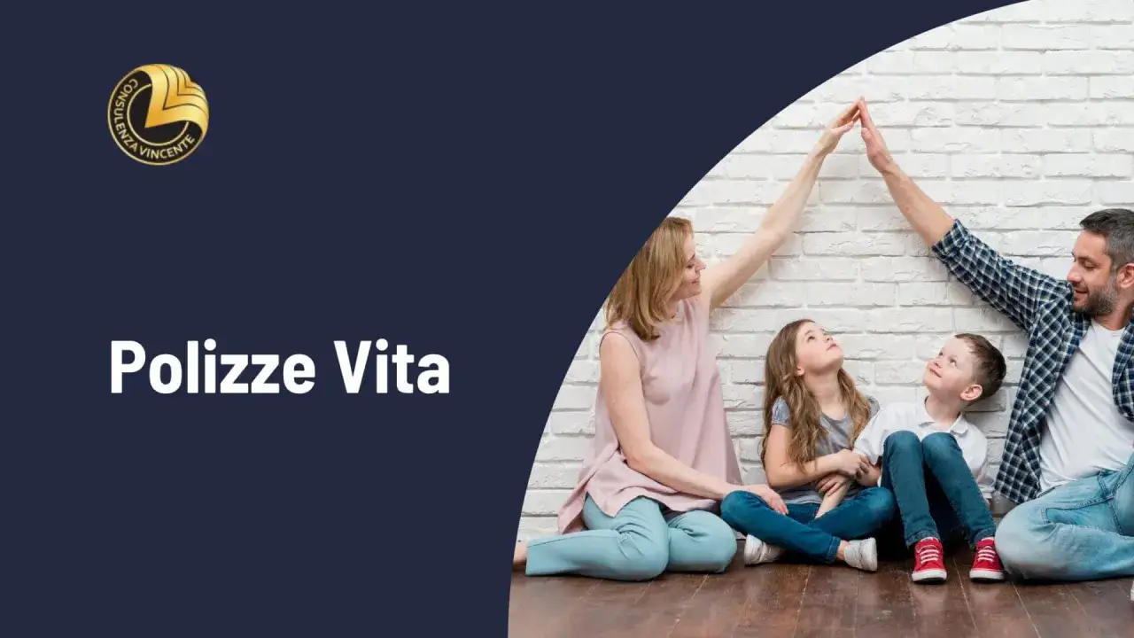 Famiglia unita sotto un tetto formato dalle mani, simbolo di protezione e sicurezza offerta dalle polizze vita.