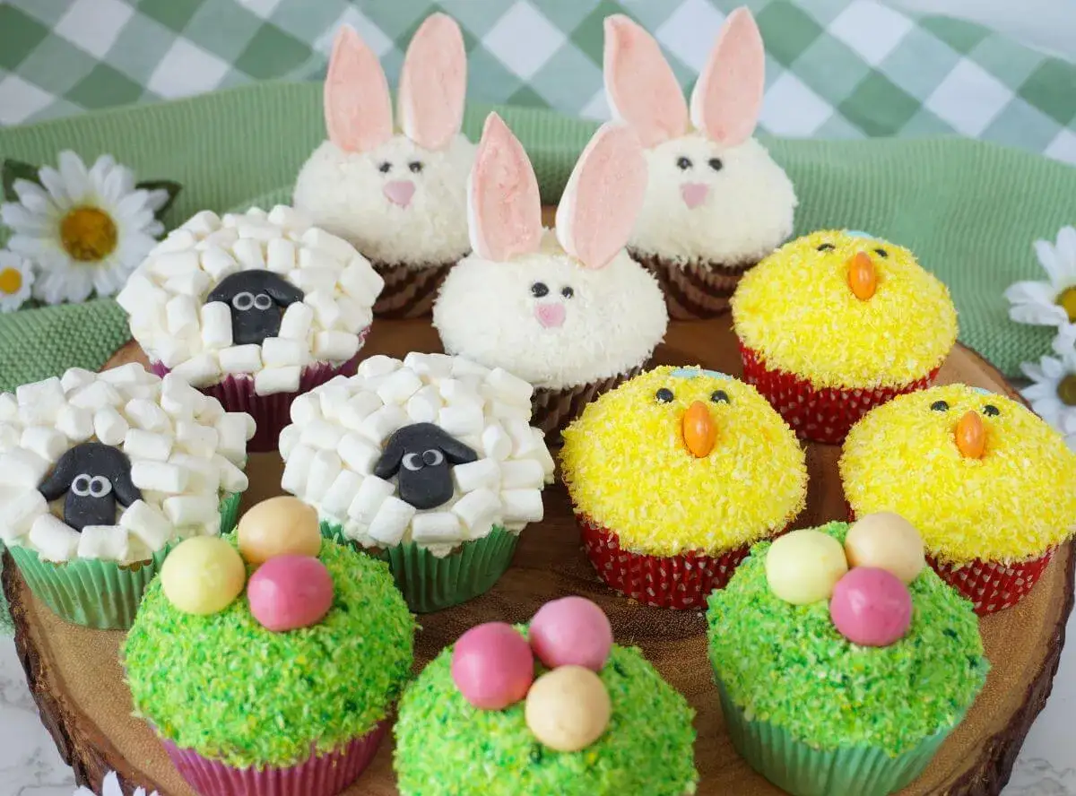 Oster-Muffins: süße Lämmchen, Küken und Hasen aus Kuchen und Dekoration. Perfekt für die Ostertafel!