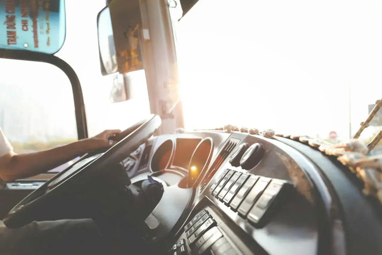 czynniki wpływające na zarobki kierowcy autokaru