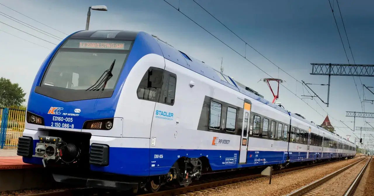 Nowoczesny pociąg PKP Intercity