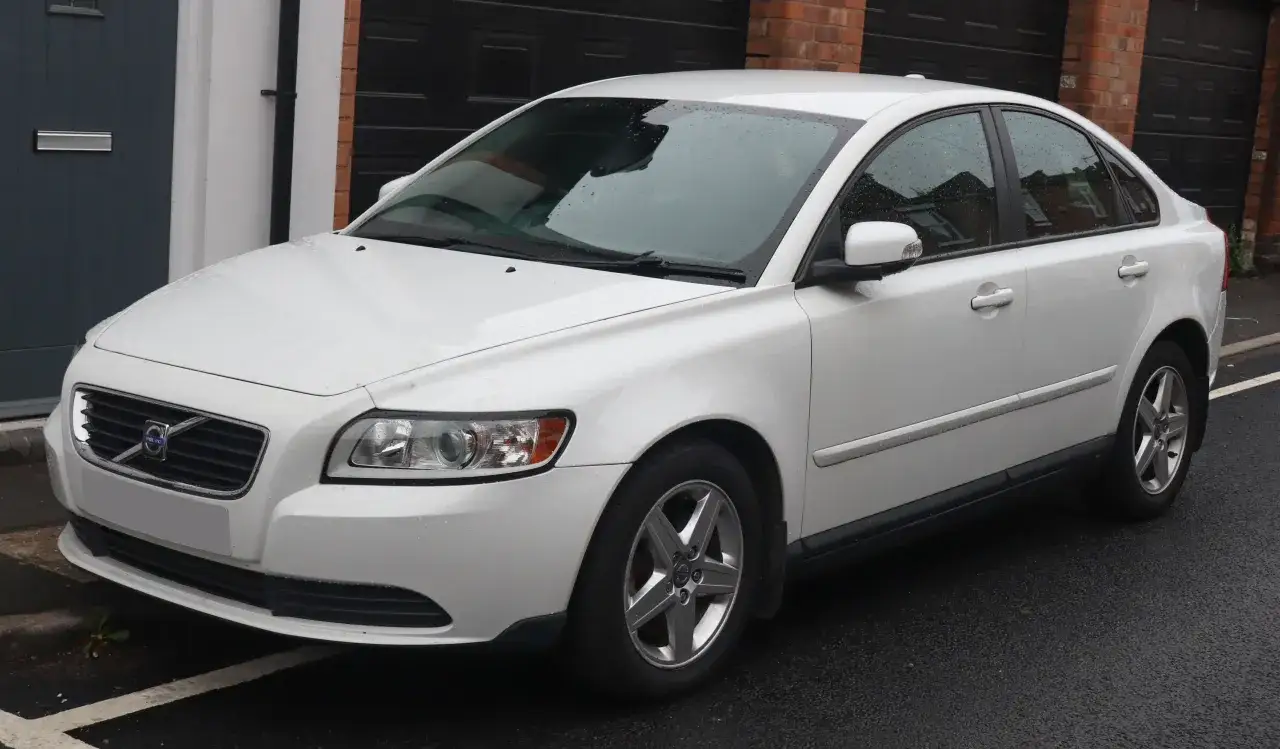 Volvo S40 I vs S40 II porównanie