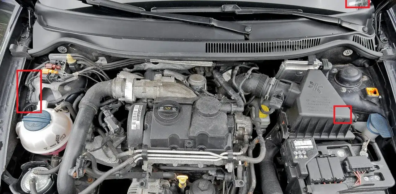 Silnik Seat Cordoba 1.4. Widoczne elementy układu dolotowego, chłodzenia i elektrycznego.