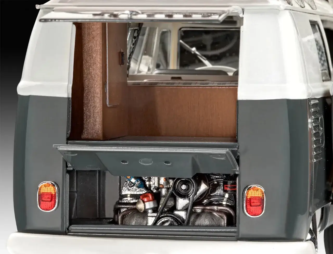 Model VW Og&oacute;rek z otwartą klapą silnika i wnętrzem.