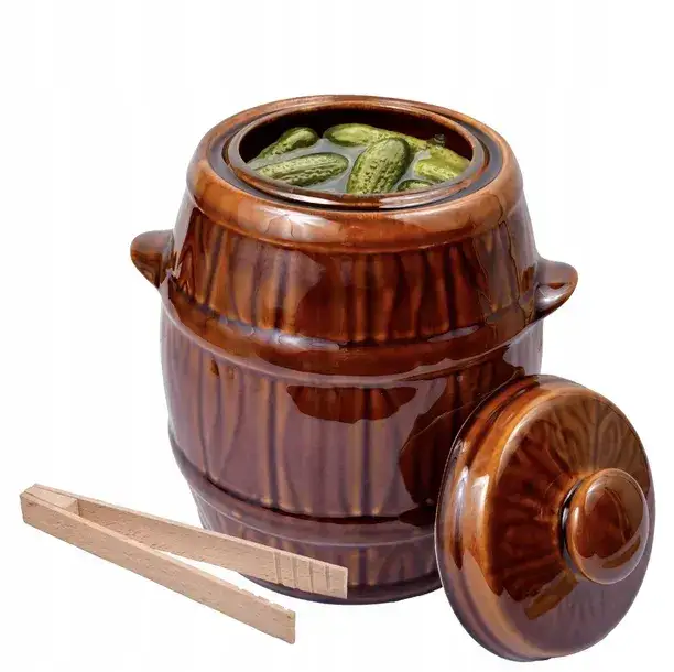 różne naczynia do kiszenia kimchi