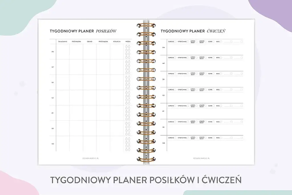 Osoba planująca trening, kalendarz z zaznaczonymi dniami treningowymi