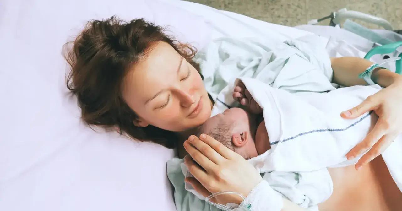 Mama tuli dziecko po trudnym 4 trymestrze.